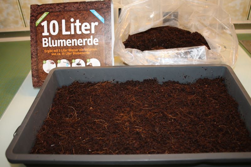 Blumenerde zum einweichen. Blumenerde zum einweichen.