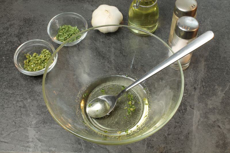 Rapsöl als Salatdressing