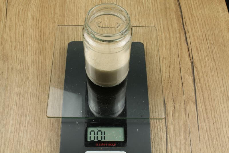 100 g Sauerteigansatz aufbewahren 100 g Sauerteigansatz aufbewahren