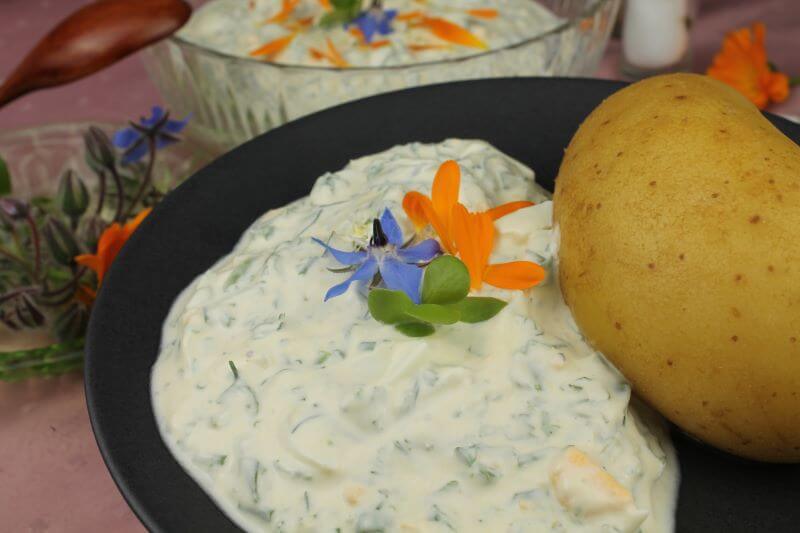 Portulak-Kräuter-Dip mit Pellkartoffeln Portulak-Kräuter-Dip mit Pellkartoffeln