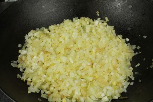 Zwiebeln anbraten Zwiebeln anbraten