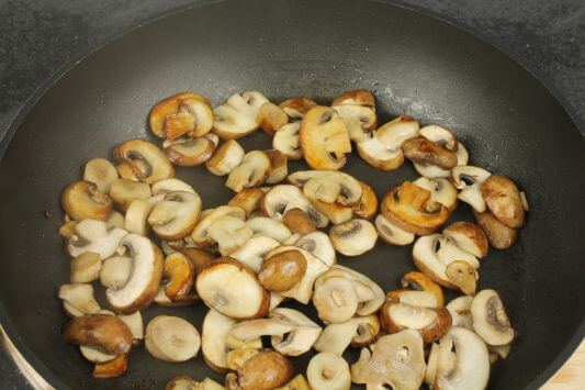 Pilze anbraten Pilze anbraten