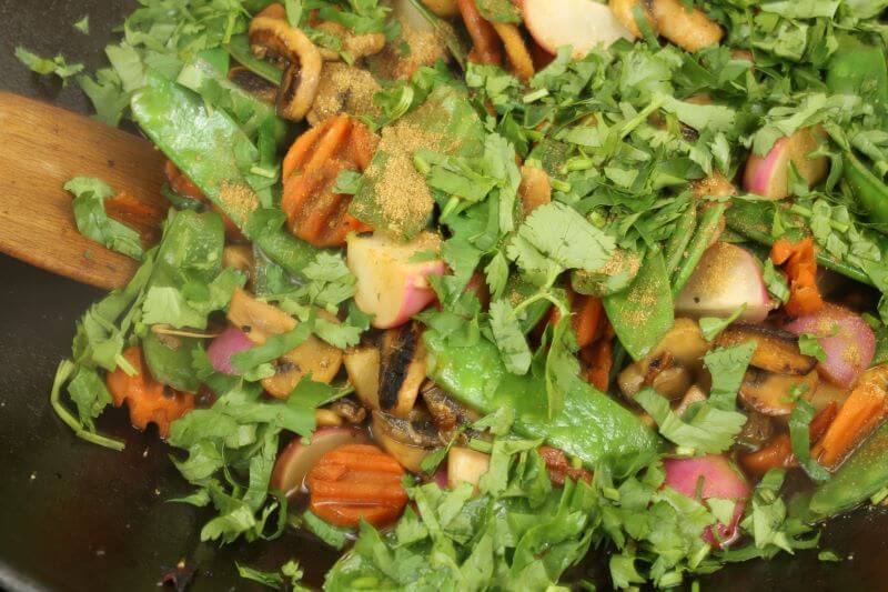 Kräuter dazugeben Kräuter dazugeben