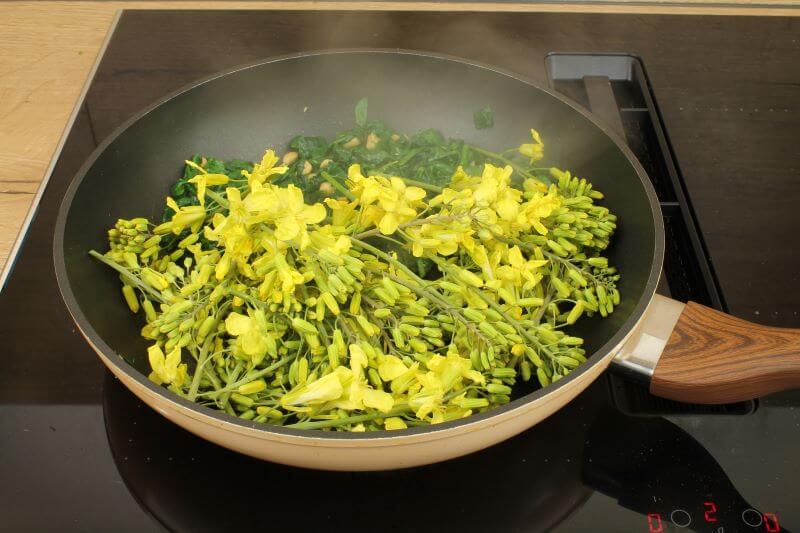 Blüten mit anschwenken.
