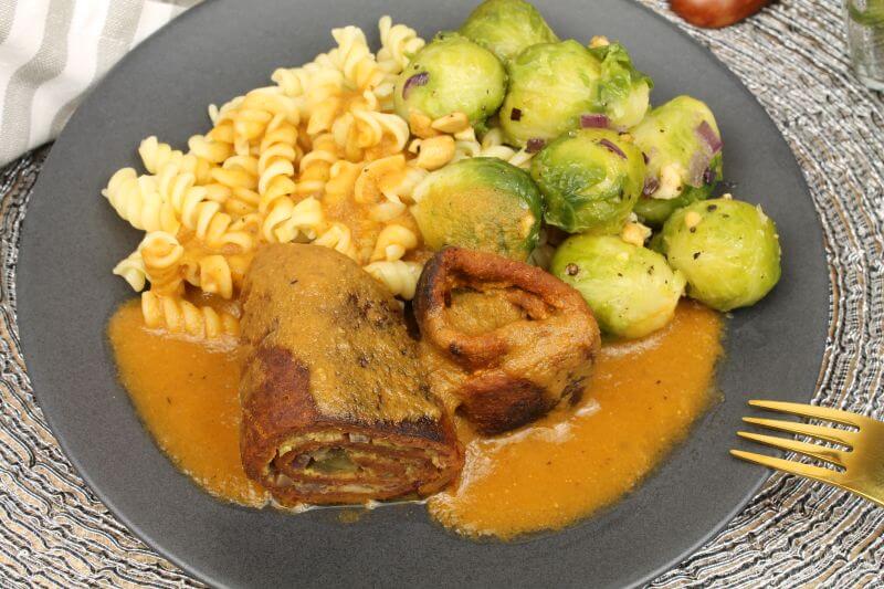 Dazu Nudeln und Rosenkohl Dazu Nudeln und Rosenkohl