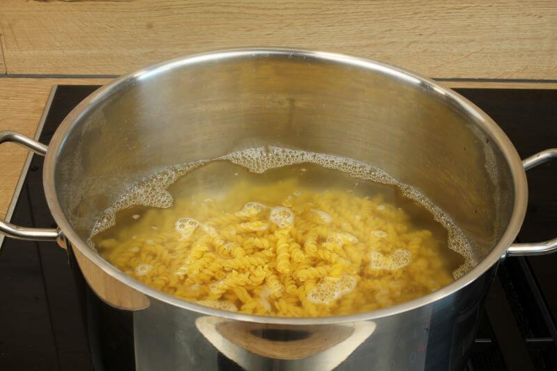 Nudeln nach Packungsanleitung kochen Nudeln nach Packungsanleitung kochen