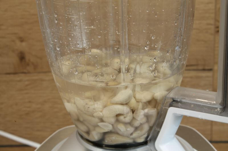 Cashewkerne kochen und mixen Cashewkerne kochen und mixen