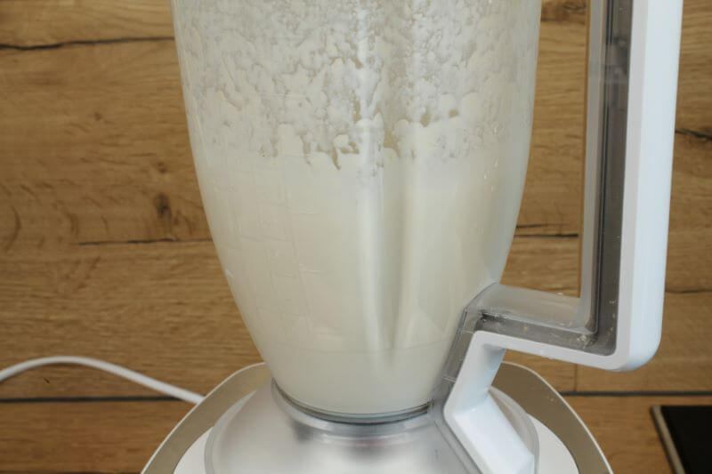 Kerne mit Wasser pürieren Kerne mit Wasser pürieren