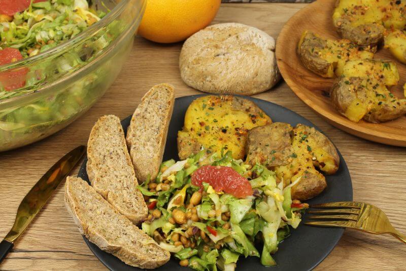 Endiviensalat mit Linsen und Grapefruit