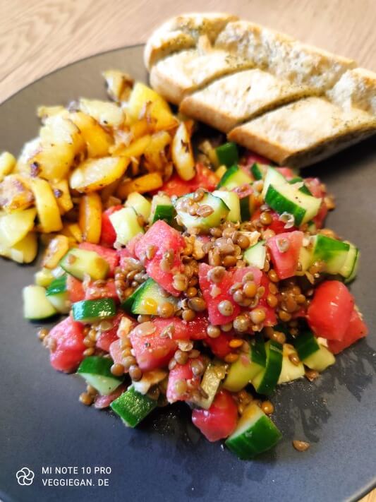 Fertiger Melonen-Gurkensalat