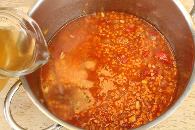 Mit Gemüsebrühe ablöschen Mit Gemüsebrühe ablöschen