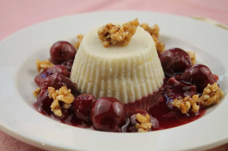 Grieß-Kirsch-Dessert